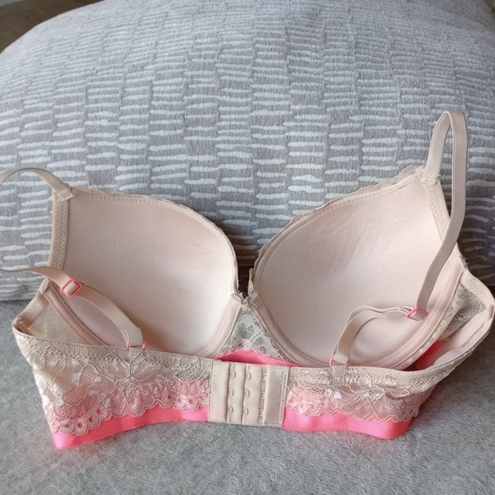 B) Elegant Lace Trim Bra in Cream and Pink - Picture 3 of 3
